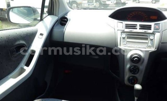 Buy Import Toyota Vitz White Car in Beitbridge in Matabeleland South Buy Import Toyota Vitz White Car in Beitbridge in Matabeleland South