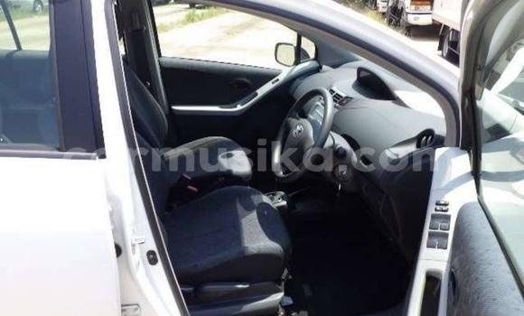 Buy Import Toyota Vitz White Car in Beitbridge in Matabeleland South Buy Import Toyota Vitz White Car in Beitbridge in Matabeleland South