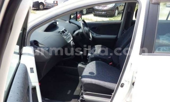 Buy Import Toyota Vitz White Car in Beitbridge in Matabeleland South Buy Import Toyota Vitz White Car in Beitbridge in Matabeleland South