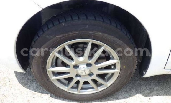 Buy Import Toyota Vitz White Car in Beitbridge in Matabeleland South Buy Import Toyota Vitz White Car in Beitbridge in Matabeleland South