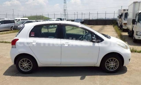Buy Import Toyota Vitz White Car in Beitbridge in Matabeleland South Buy Import Toyota Vitz White Car in Beitbridge in Matabeleland South
