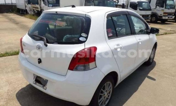 Buy Import Toyota Vitz White Car in Beitbridge in Matabeleland South Buy Import Toyota Vitz White Car in Beitbridge in Matabeleland South