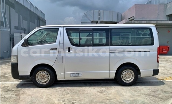 Buy Used Toyota Hiace Silver Car in Beitbridge in Matabeleland South Buy Used Toyota Hiace Silver Car in Beitbridge in Matabeleland South