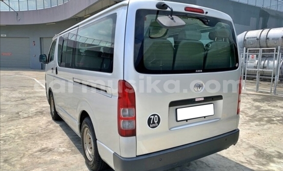Buy Used Toyota Hiace Silver Car in Beitbridge in Matabeleland South Buy Used Toyota Hiace Silver Car in Beitbridge in Matabeleland South