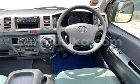 Buy Used Toyota Hiace Silver Car in Beitbridge in Matabeleland South Buy Used Toyota Hiace Silver Car in Beitbridge in Matabeleland South