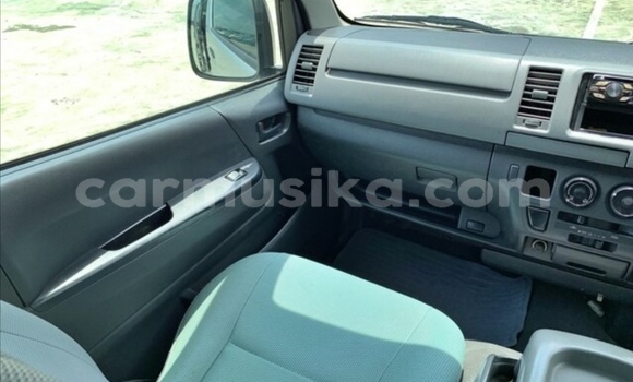 Buy Used Toyota Hiace Silver Car in Beitbridge in Matabeleland South Buy Used Toyota Hiace Silver Car in Beitbridge in Matabeleland South