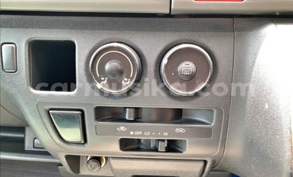 Buy Used Toyota Hiace Silver Car in Beitbridge in Matabeleland South Buy Used Toyota Hiace Silver Car in Beitbridge in Matabeleland South