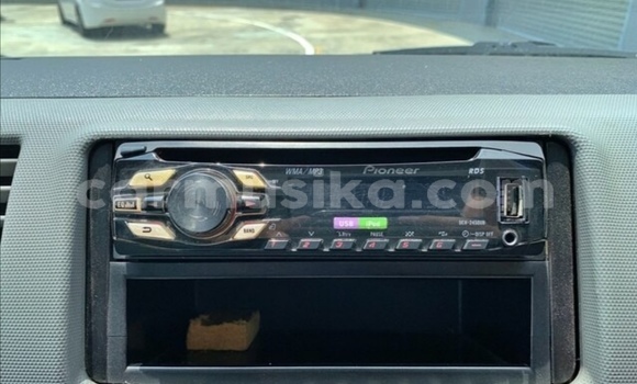 Buy Used Toyota Hiace Silver Car in Beitbridge in Matabeleland South Buy Used Toyota Hiace Silver Car in Beitbridge in Matabeleland South