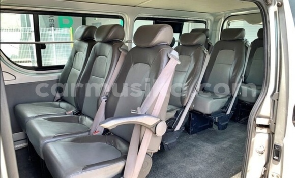 Buy Used Toyota Hiace Silver Car in Beitbridge in Matabeleland South Buy Used Toyota Hiace Silver Car in Beitbridge in Matabeleland South