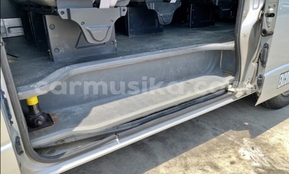 Buy Used Toyota Hiace Silver Car in Beitbridge in Matabeleland South Buy Used Toyota Hiace Silver Car in Beitbridge in Matabeleland South