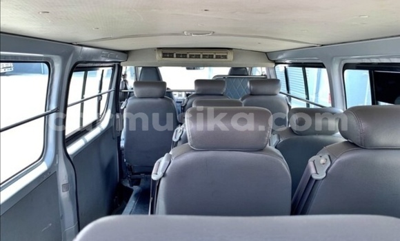 Buy Used Toyota Hiace Silver Car in Beitbridge in Matabeleland South Buy Used Toyota Hiace Silver Car in Beitbridge in Matabeleland South