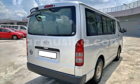 Buy Used Toyota Hiace Silver Car in Beitbridge in Matabeleland South Buy Used Toyota Hiace Silver Car in Beitbridge in Matabeleland South