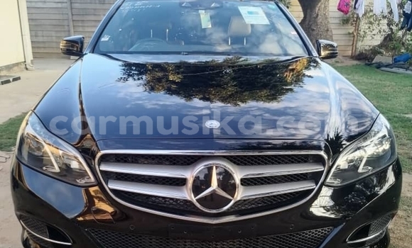 Nunua Mpya Mercedes-Benz E-Classe Nyeusi Gari ndani ya Borrowdale nchini Harare