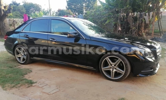 Acheter Neuf Voiture Mercedes-Benz E-Classe Noir à Borrowdale, Harare Acheter Neuf Voiture Mercedes-Benz E-Classe Noir à Borrowdale, Harare
