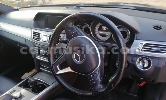 Acheter Neuf Voiture Mercedes-Benz E-Classe Noir à Borrowdale, Harare Acheter Neuf Voiture Mercedes-Benz E-Classe Noir à Borrowdale, Harare