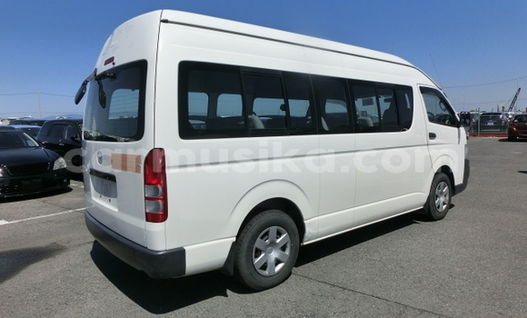 Buy Used Toyota Hiace White Car in Beitbridge in Matabeleland South Buy Used Toyota Hiace White Car in Beitbridge in Matabeleland South