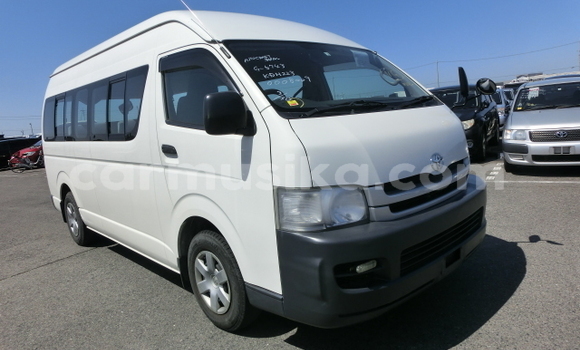 Buy Used Toyota Hiace White Car in Beitbridge in Matabeleland South Buy Used Toyota Hiace White Car in Beitbridge in Matabeleland South