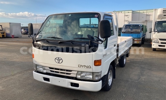 Tenga Tsaru Toyota Dyna Chena Rori in Beitbridge in Matabeleland South Tenga Tsaru Toyota Dyna Chena Rori in Beitbridge in Matabeleland South
