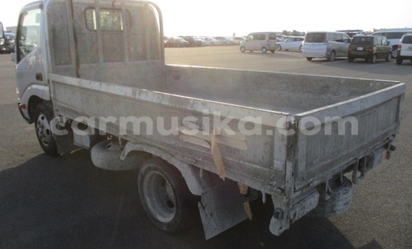 Nunua Ilio tumika Toyota Dyna Fedha Lori ndani ya Beitbridge nchini Matabeleland Kusini Nunua Ilio tumika Toyota Dyna Fedha Lori ndani ya Beitbridge nchini Matabeleland Kusini