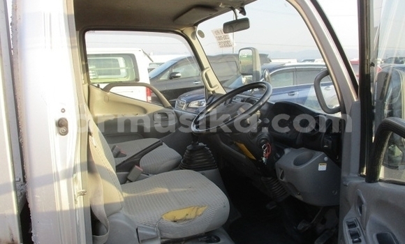 Nunua Ilio tumika Toyota Dyna Fedha Lori ndani ya Beitbridge nchini Matabeleland Kusini Nunua Ilio tumika Toyota Dyna Fedha Lori ndani ya Beitbridge nchini Matabeleland Kusini