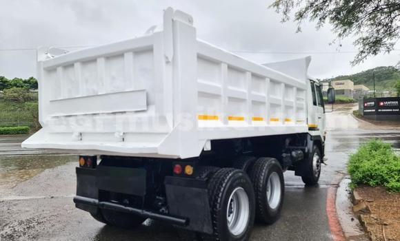 Acheter Occasion Utilitaire Nissan UD Blanc à Beitbridge, Matabeleland South Acheter Occasion Utilitaire Nissan UD Blanc à Beitbridge, Matabeleland South