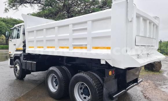 Acheter Occasion Utilitaire Nissan UD Blanc à Beitbridge, Matabeleland South Acheter Occasion Utilitaire Nissan UD Blanc à Beitbridge, Matabeleland South