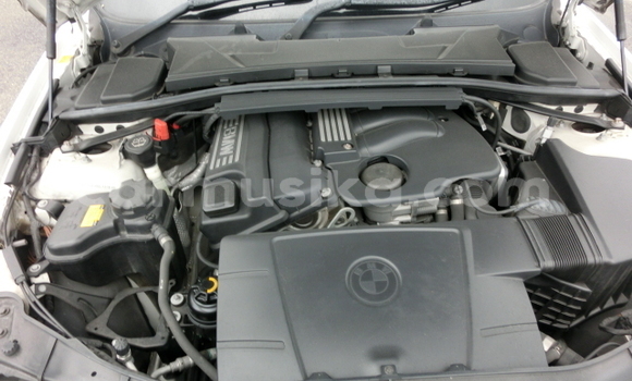 Acheter Occasion Voiture BMW 3–Series Blanc à Beitbridge, Matabeleland South Acheter Occasion Voiture BMW 3–Series Blanc à Beitbridge, Matabeleland South