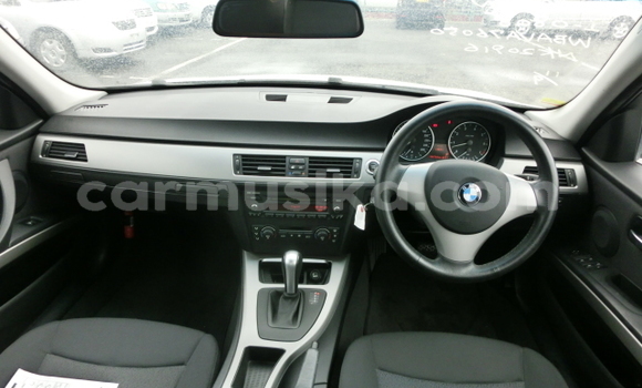 Acheter Occasion Voiture BMW 3–Series Blanc à Beitbridge, Matabeleland South Acheter Occasion Voiture BMW 3–Series Blanc à Beitbridge, Matabeleland South