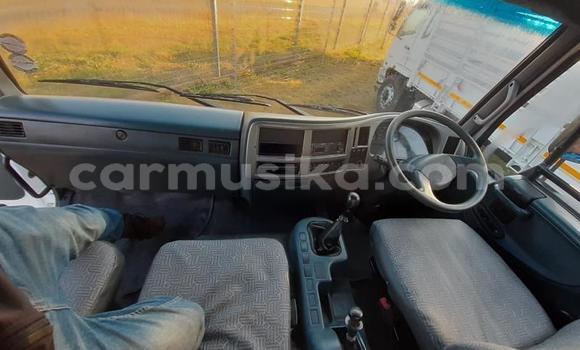 Nunua Ilio tumika Nissan UD Nyeupe Lori ndani ya Beitbridge nchini Matabeleland Kusini Nunua Ilio tumika Nissan UD Nyeupe Lori ndani ya Beitbridge nchini Matabeleland Kusini