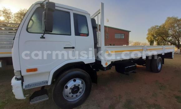 Nunua Ilio tumika Nissan UD Nyeupe Lori ndani ya Beitbridge nchini Matabeleland Kusini Nunua Ilio tumika Nissan UD Nyeupe Lori ndani ya Beitbridge nchini Matabeleland Kusini