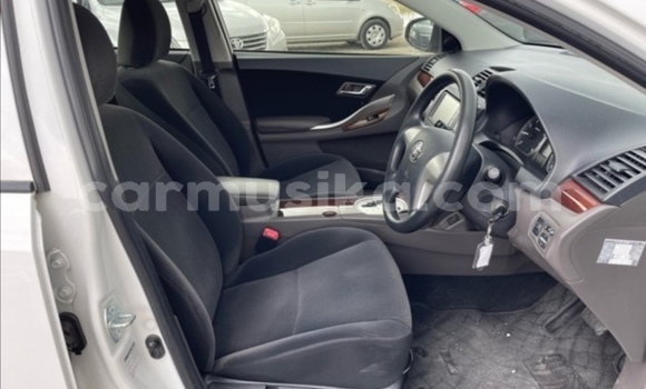 Acheter Occasion Voiture Toyota Allion Blanc à Beitbridge, Matabeleland South Acheter Occasion Voiture Toyota Allion Blanc à Beitbridge, Matabeleland South