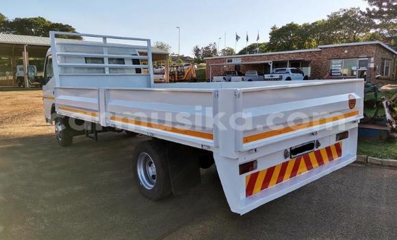 Buy Used Mitsubishi Canter White Truck in Beitbridge in Matabeleland South Buy Used Mitsubishi Canter White Truck in Beitbridge in Matabeleland South