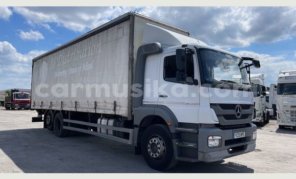 Nunua Ilio tumika Mercedes‒Benz Truck Nyeupe Lori ndani ya Beitbridge nchini Matabeleland Kusini Nunua Ilio tumika Mercedes‒Benz Truck Nyeupe Lori ndani ya Beitbridge nchini Matabeleland Kusini