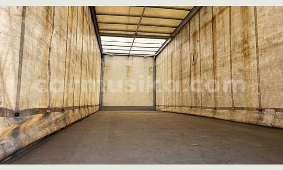 Buy Used Mercedes‒Benz Truck White Truck in Beitbridge in Matabeleland South Buy Used Mercedes‒Benz Truck White Truck in Beitbridge in Matabeleland South