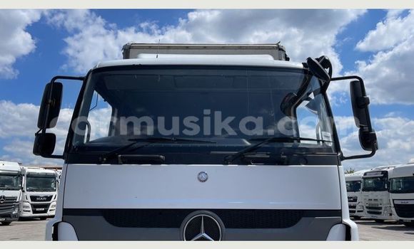Buy Used Mercedes‒Benz Truck White Truck in Beitbridge in Matabeleland South Buy Used Mercedes‒Benz Truck White Truck in Beitbridge in Matabeleland South