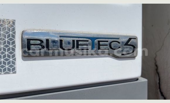 Buy Used Mercedes‒Benz Truck White Truck in Beitbridge in Matabeleland South Buy Used Mercedes‒Benz Truck White Truck in Beitbridge in Matabeleland South