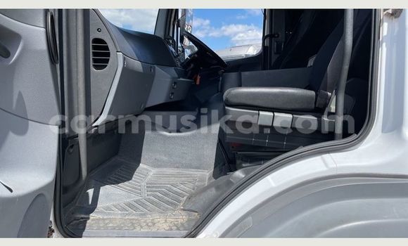 Buy Used Mercedes‒Benz Truck White Truck in Beitbridge in Matabeleland South Buy Used Mercedes‒Benz Truck White Truck in Beitbridge in Matabeleland South