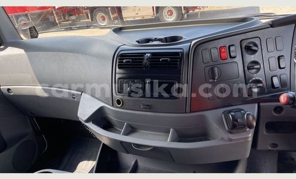 Buy Used Mercedes‒Benz Truck White Truck in Beitbridge in Matabeleland South Buy Used Mercedes‒Benz Truck White Truck in Beitbridge in Matabeleland South