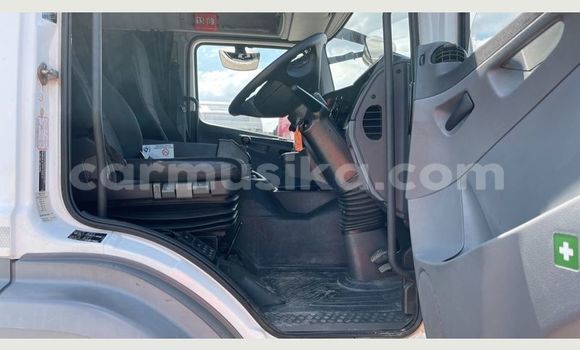 Buy Used Mercedes‒Benz Truck White Truck in Beitbridge in Matabeleland South Buy Used Mercedes‒Benz Truck White Truck in Beitbridge in Matabeleland South
