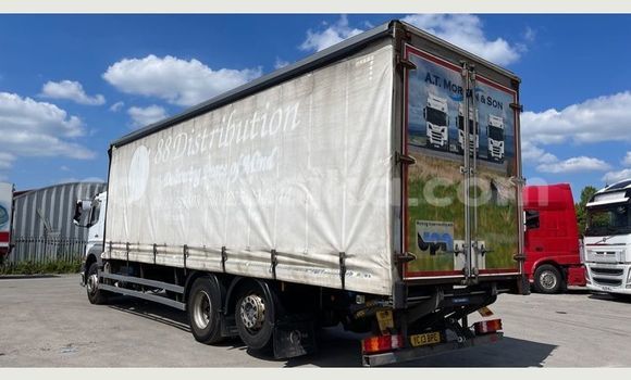 Buy Used Mercedes‒Benz Truck White Truck in Beitbridge in Matabeleland South Buy Used Mercedes‒Benz Truck White Truck in Beitbridge in Matabeleland South