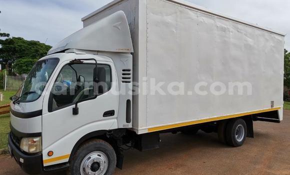 Buy Used Toyota Dyna White Truck in Beitbridge in Matabeleland South Buy Used Toyota Dyna White Truck in Beitbridge in Matabeleland South