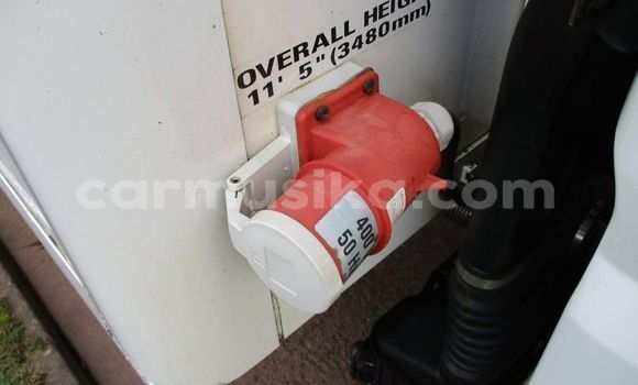 Acheter Occasion Utilitaire Mitsubishi Canter Blanc à Beitbridge, Matabeleland South Acheter Occasion Utilitaire Mitsubishi Canter Blanc à Beitbridge, Matabeleland South