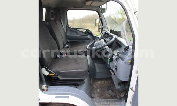 Acheter Occasion Utilitaire Mitsubishi Canter Blanc à Beitbridge, Matabeleland South Acheter Occasion Utilitaire Mitsubishi Canter Blanc à Beitbridge, Matabeleland South