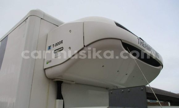 Acheter Occasion Utilitaire Mitsubishi Canter Blanc à Beitbridge, Matabeleland South Acheter Occasion Utilitaire Mitsubishi Canter Blanc à Beitbridge, Matabeleland South