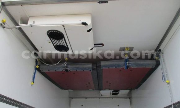 Acheter Occasion Utilitaire Mitsubishi Canter Blanc à Beitbridge, Matabeleland South Acheter Occasion Utilitaire Mitsubishi Canter Blanc à Beitbridge, Matabeleland South