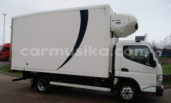 Acheter Occasion Utilitaire Mitsubishi Canter Blanc à Beitbridge, Matabeleland South Acheter Occasion Utilitaire Mitsubishi Canter Blanc à Beitbridge, Matabeleland South