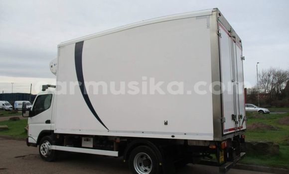 Acheter Occasion Utilitaire Mitsubishi Canter Blanc à Beitbridge, Matabeleland South Acheter Occasion Utilitaire Mitsubishi Canter Blanc à Beitbridge, Matabeleland South