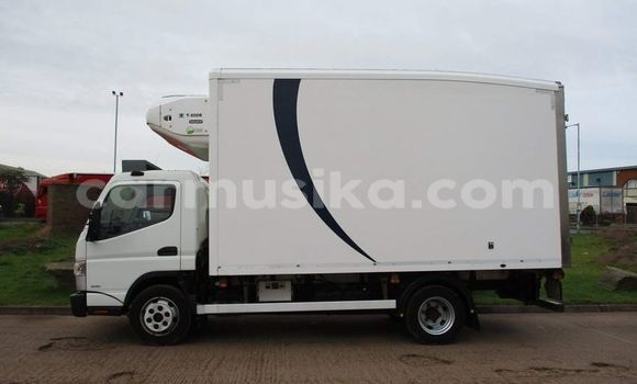 Acheter Occasion Utilitaire Mitsubishi Canter Blanc à Beitbridge, Matabeleland South Acheter Occasion Utilitaire Mitsubishi Canter Blanc à Beitbridge, Matabeleland South