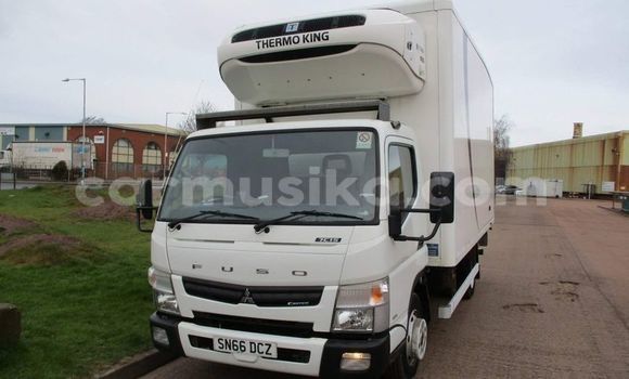 Acheter Occasion Utilitaire Mitsubishi Canter Blanc à Beitbridge, Matabeleland South Acheter Occasion Utilitaire Mitsubishi Canter Blanc à Beitbridge, Matabeleland South