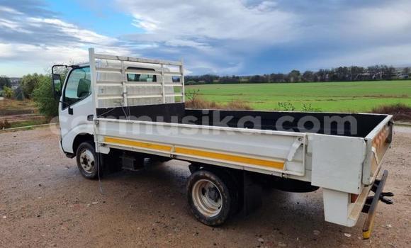 Tenga Tsaru Toyota Dyna Chena Rori in Beitbridge in Matabeleland South Tenga Tsaru Toyota Dyna Chena Rori in Beitbridge in Matabeleland South